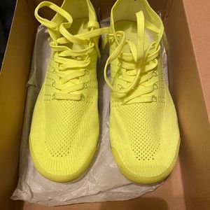 Nike vapormax flyknit 2 volt size 10